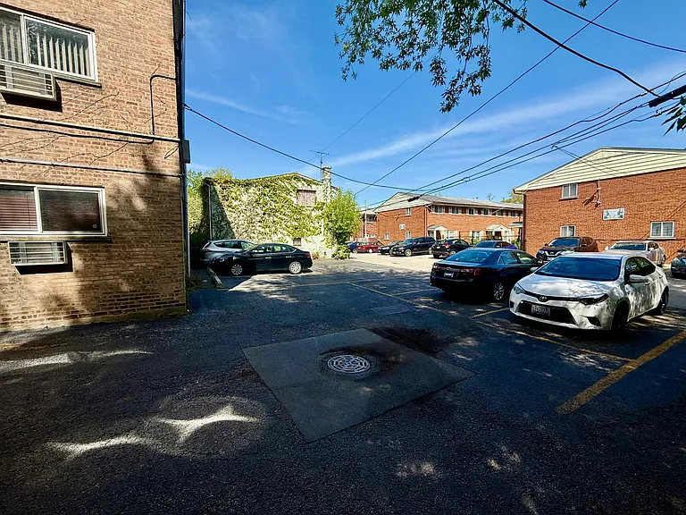 1404 W Estes Ave — Photo 31