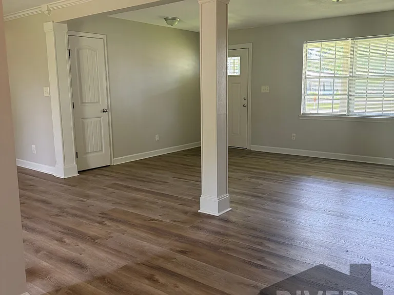 1607 Harding Ave — Photo 4
