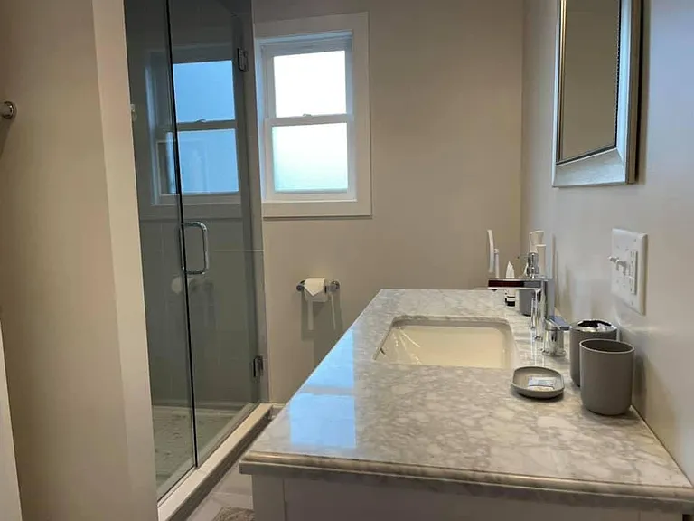 213 W Homer St — Photo 8