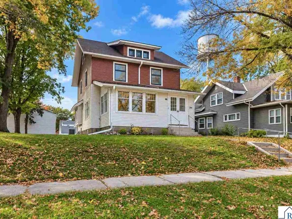 214 Broadway St, Hanska, MN 56041