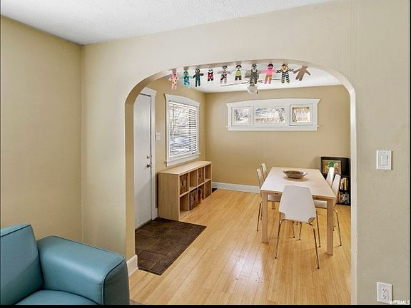 3rd image of 604 S Park St