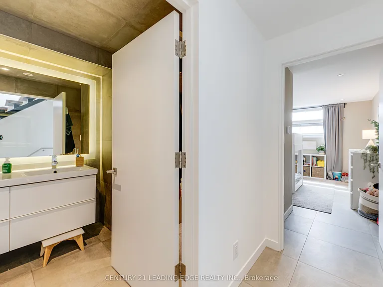 81 Dagmar Ave — Photo 22