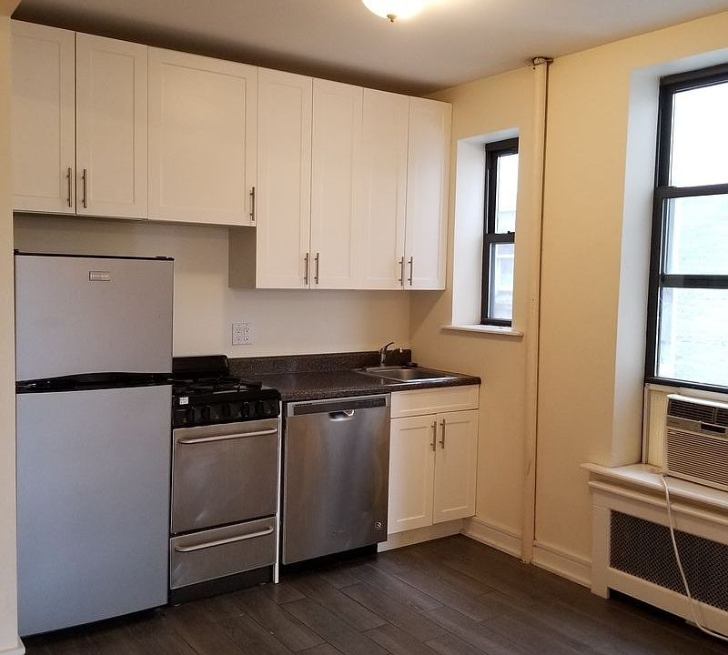 1st image of 11-44 44th Dr #9