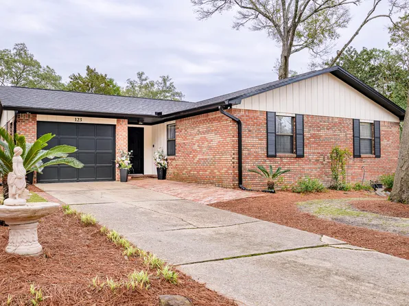 123 Edge Ave, Valparaiso, FL 32580