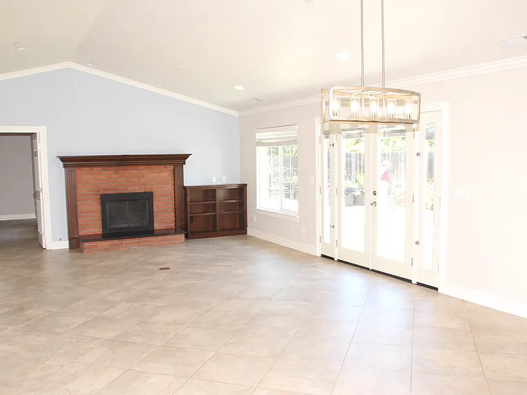 985 Magnolia Dr — Photo 7