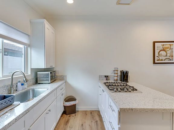 3rd image of 1121 E Mission Ave #1