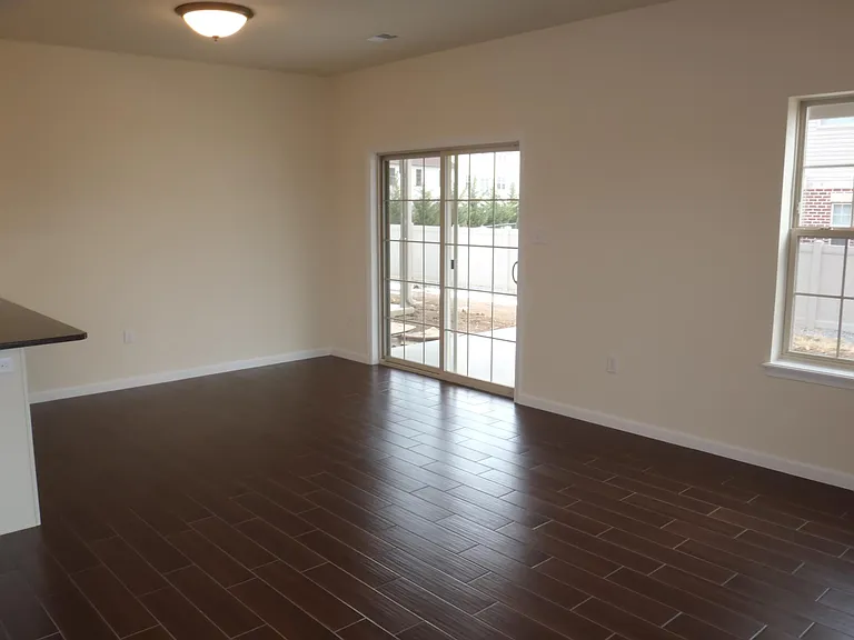 24 Delano Dr — Photo 5