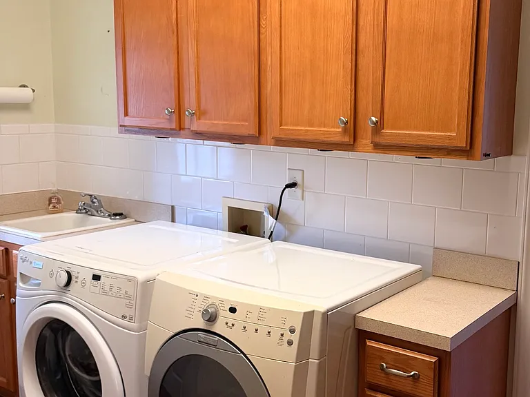 230 N Main St — Photo 7