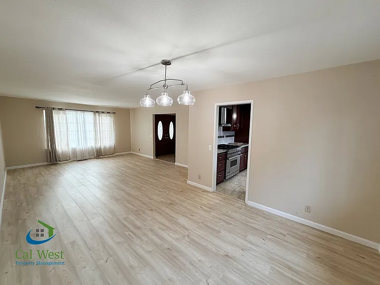 6465 Sussex Pl — Photo 3