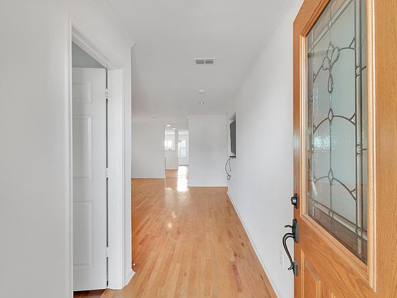 3rd image of 9875 Dartmouth Dr