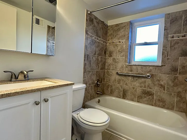 360 Maryland Ave — Photo 91