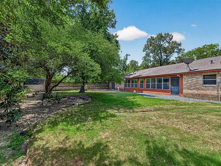 19002 Mirror Lake Dr — Photo 47