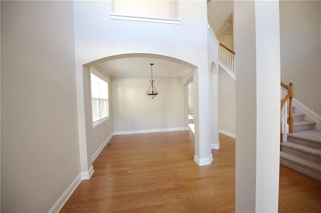 4 bed, 3.5 bath, 3041 sqft, $3,195 — Photo 2