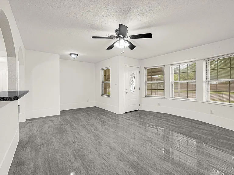 506 Edgebrook Dr — Photo 6