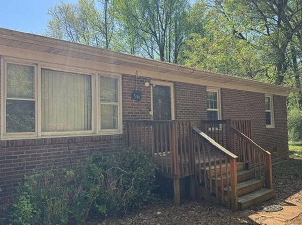 7704 Rogers Rd, Chapel Hill, NC 27516