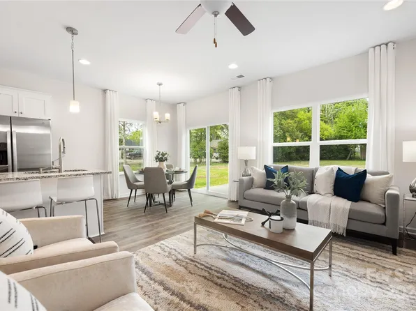 2735 Capitol Dr, Charlotte, NC 28208