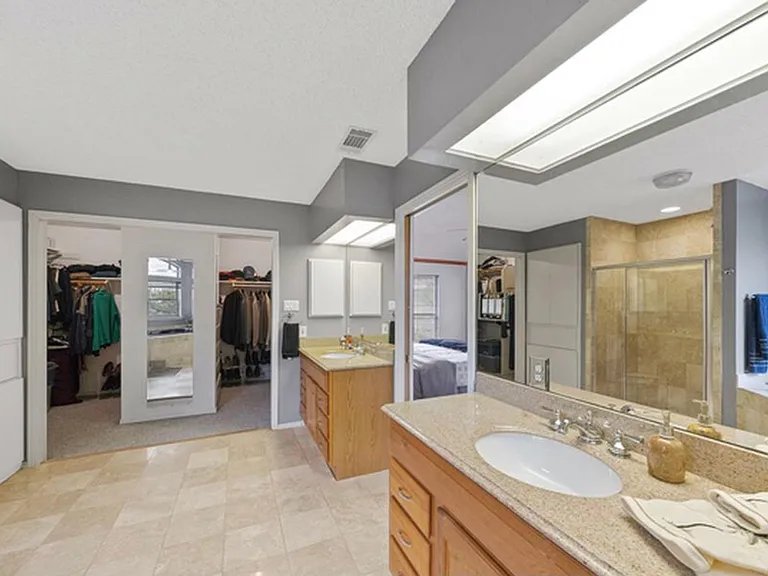 16114 Chase Hill Blvd — Photo 10