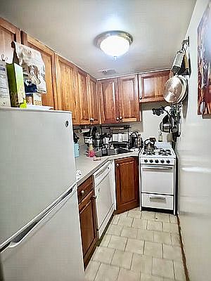3rd image of 253 W 93rd St APT 3N