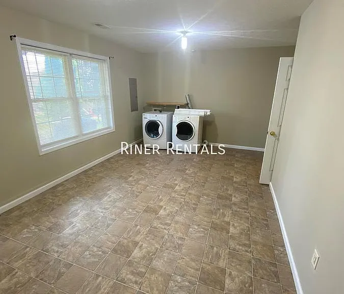 1411 Natural Spring Ln — Photo 4