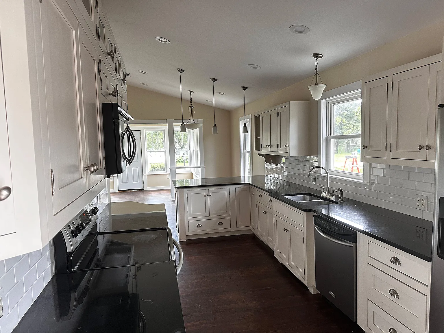 2 bed, 983 sqft, $1,685 — Photo 4
