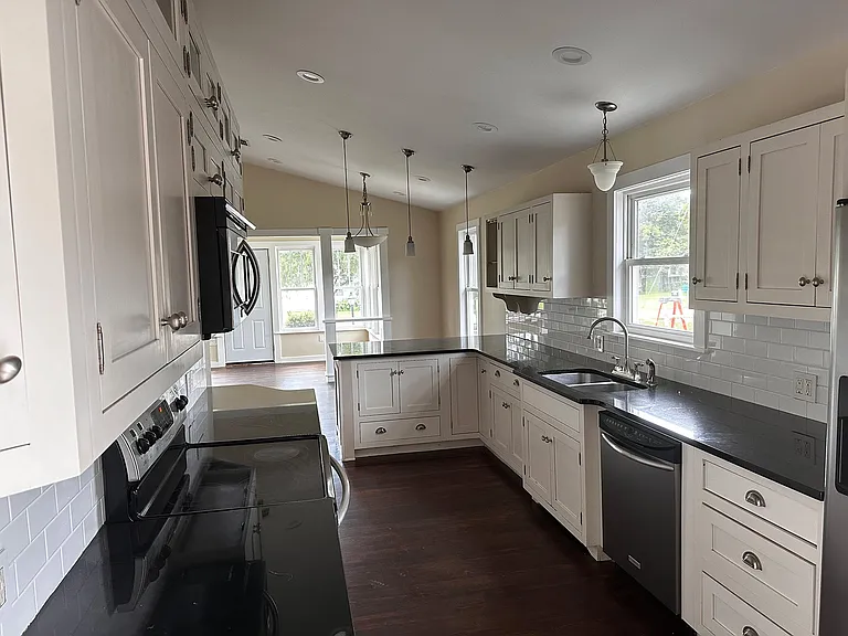 415 Patlin Ave — Photo 4