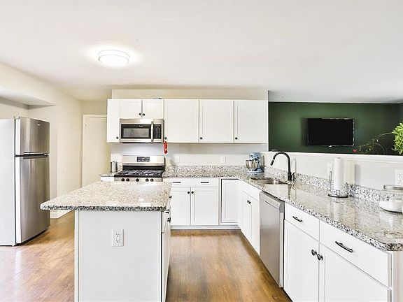 4th image of 2020 Loveland Dr