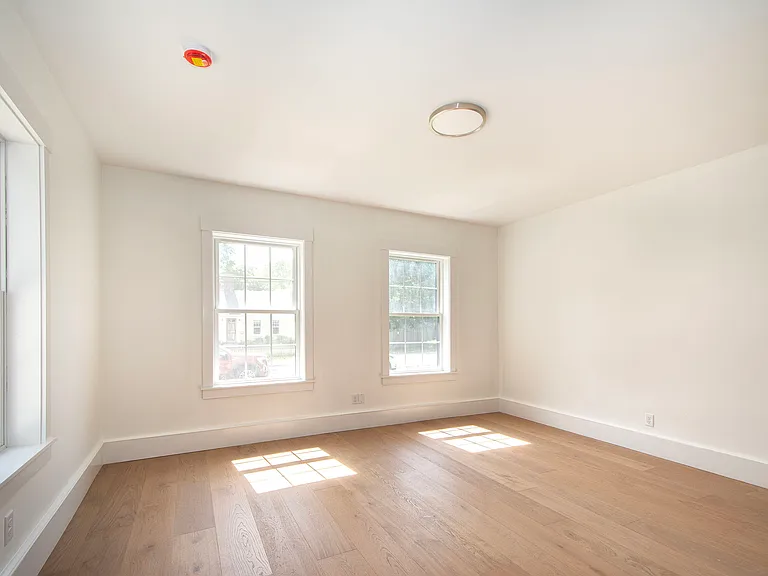 215 Gardner St #1 — Photo 7