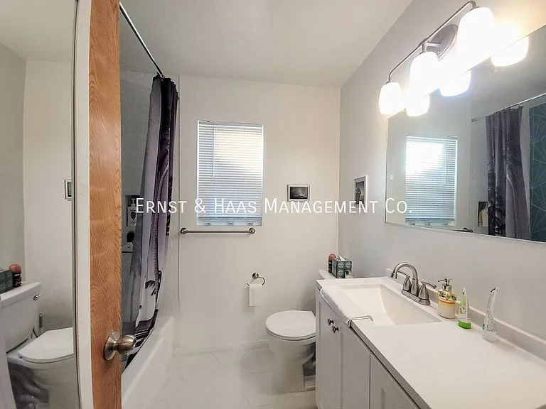 1023 E 1st St #8 — Photo 15