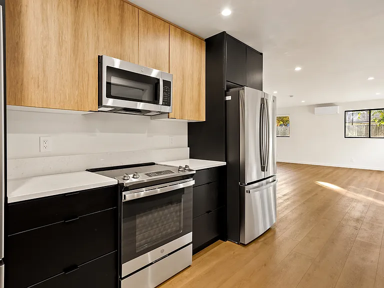 152 Cuesta Dr — Photo 3