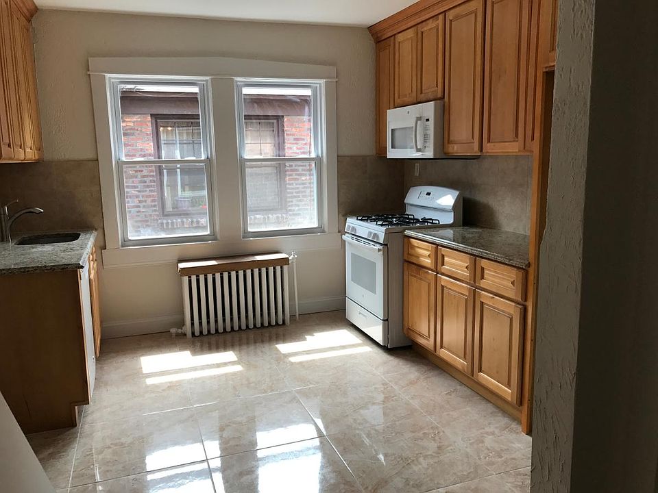 Eat in Kitchen