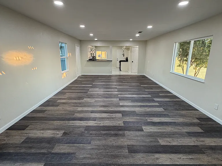 806 Vine St — Photo 2