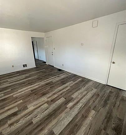 5th image of 250 Basswood Ave #4
