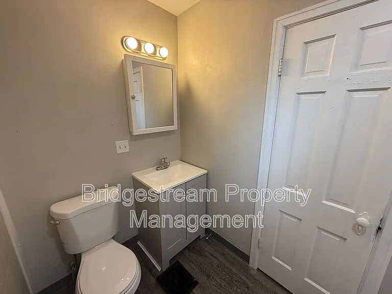 350 Wallace Dr — Photo 7
