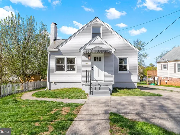 203 Montgomery Ave, Mount Airy, MD 21771