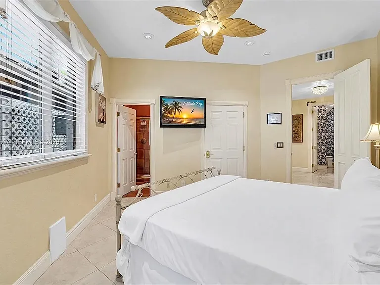 625 SE Poinciana Dr — Photo 9