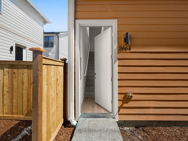 3709 SW Ashwood St — Photo 9