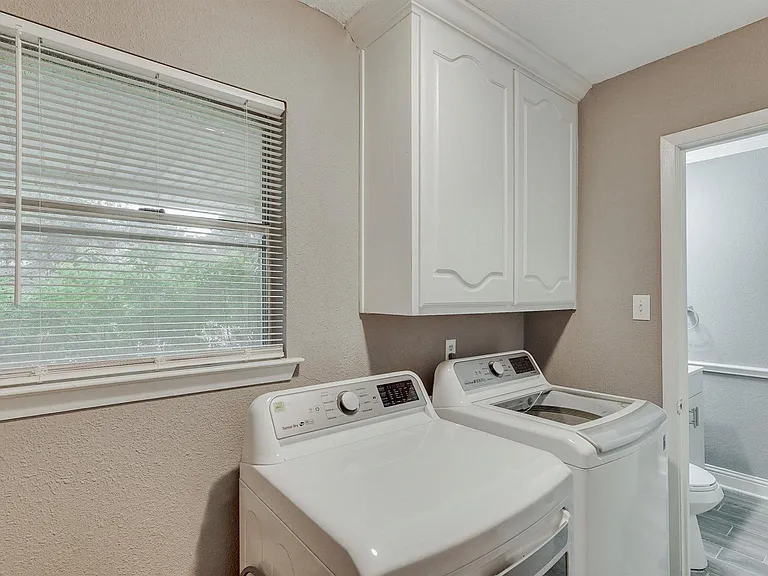 11259 Drummond Dr — Photo 36