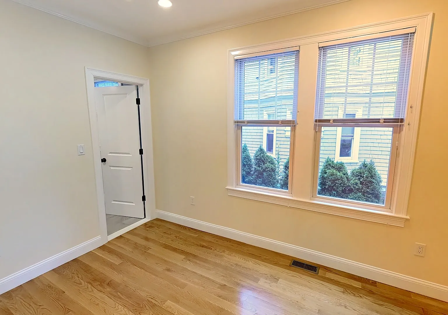5 bed, 3.5 bath, 2375 sqft, $10,500 — Photo 4