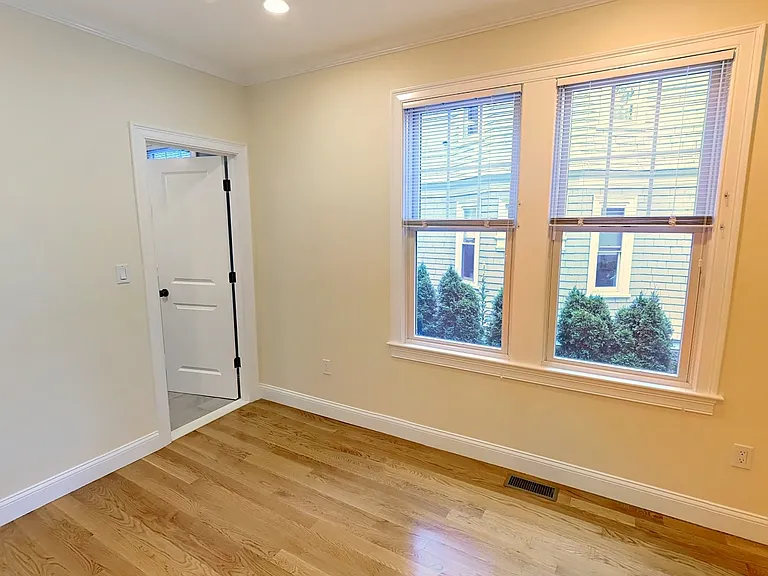 119 Westbourne Ter #1 — Photo 4