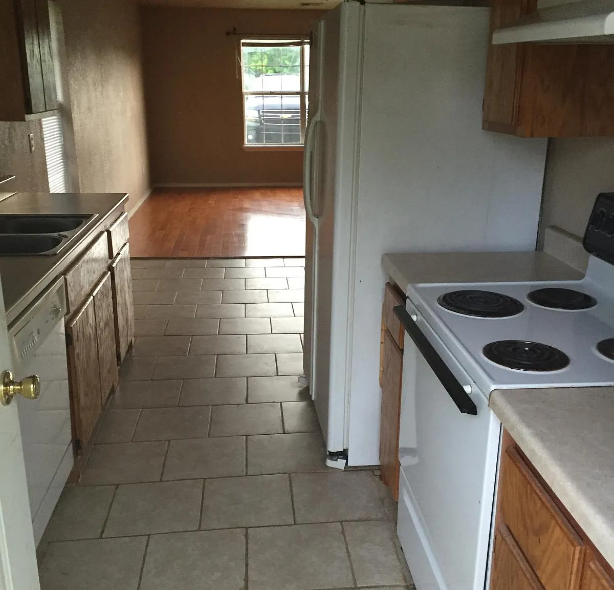 607 N Kennedy Avenue — Photo 4