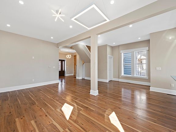 4th image of 934 Oakwood Ave