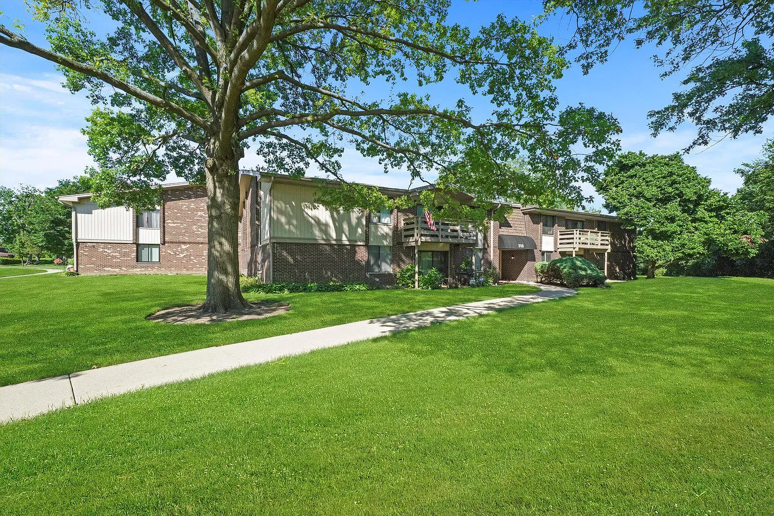 310 Greenbriar Rd APT 2B photo 1