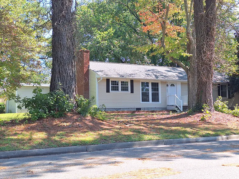 201 Harpers Dr — Photo 6