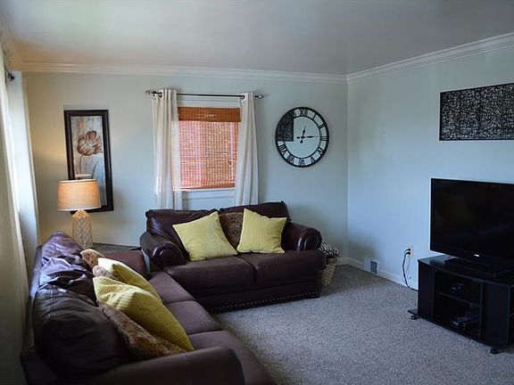 3rd image of 516 Woodward Ave