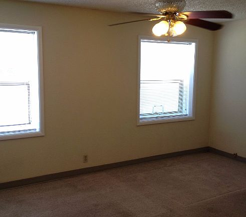 4th image of 412 E North Bend Way