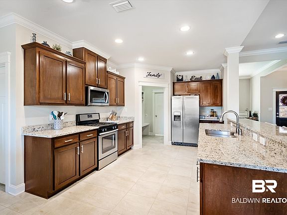 5th image of 8700 Bainbridge Dr