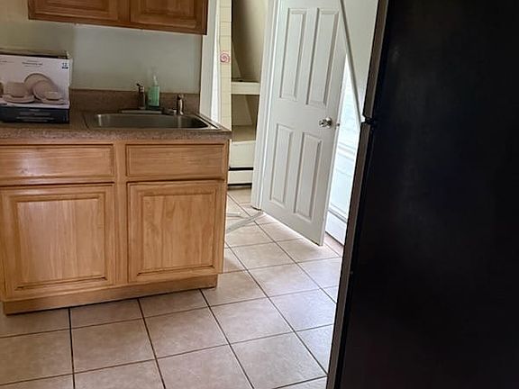 3rd image of 546 Valley Rd Floor 3