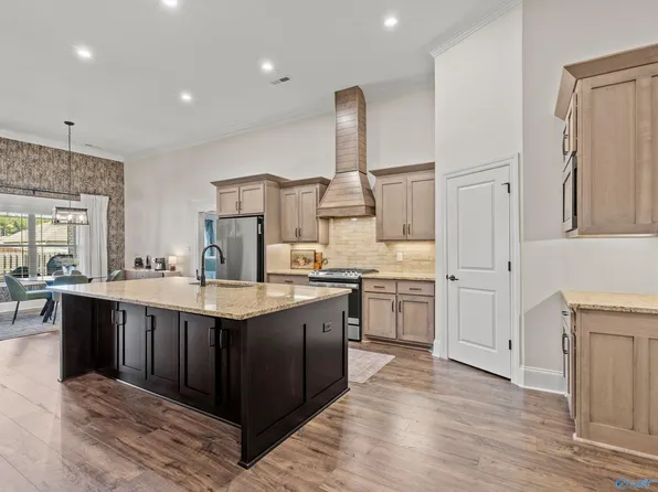 26149 Woodfield Dr, Athens, AL 35613
