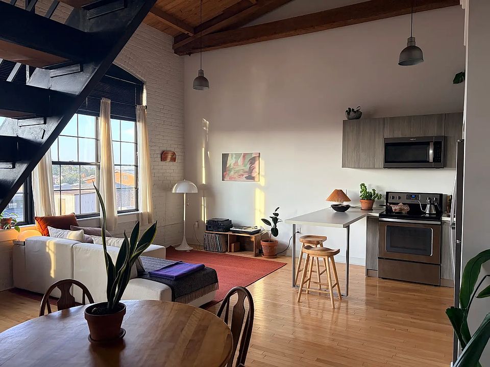 1st image of 36 Cromwell St #403