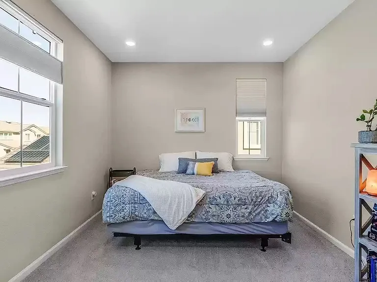 8720 Aquamarine Dr — Photo 11